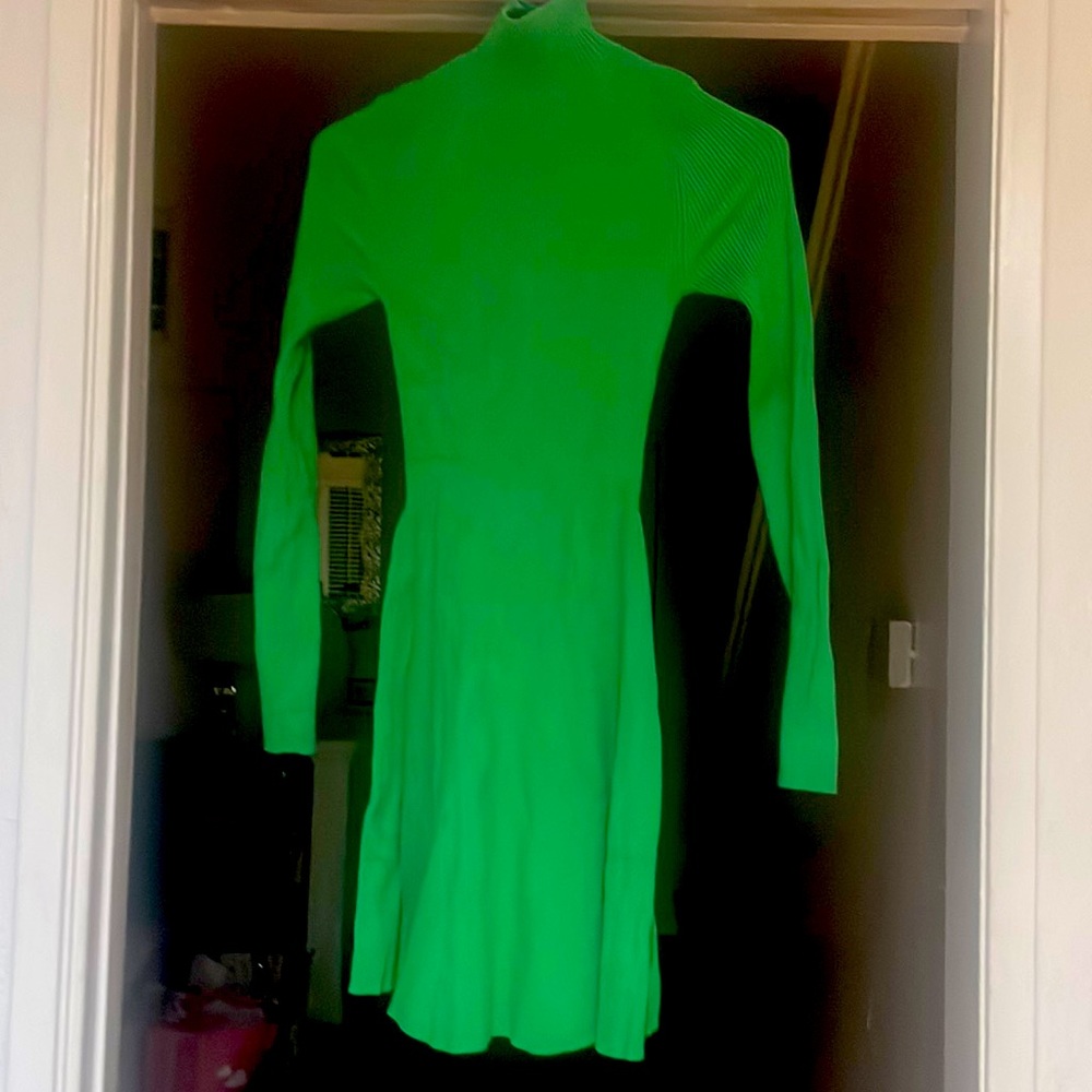 Mock-Neck ribbed fitted dress